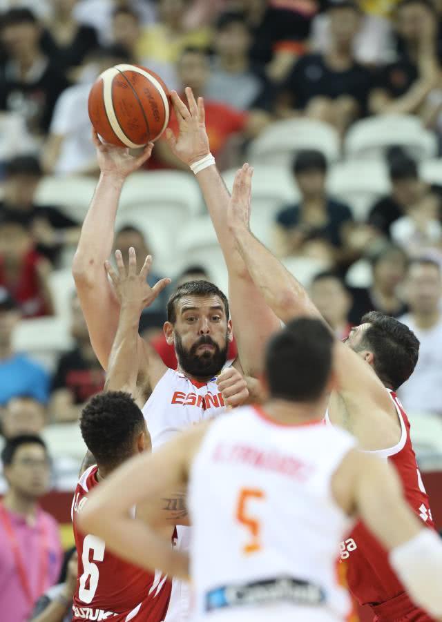 包含西班牙力克波兰，一路晋级半决赛的词条